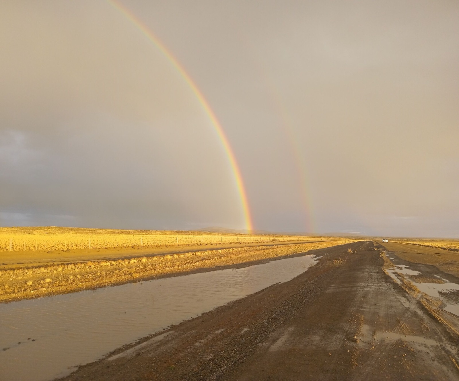 Paisaje con arcoíris